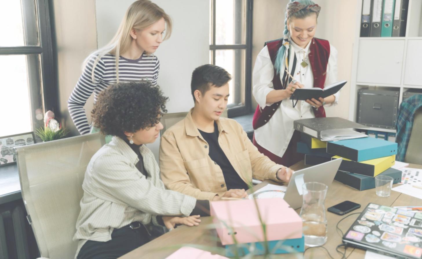 Teilnehmer bei einer interaktiven Finanzplanungssession